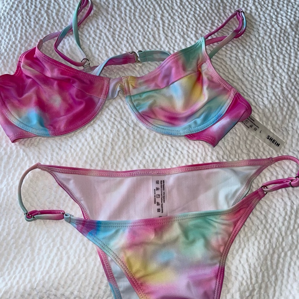 Colorful bikini set 🏝
